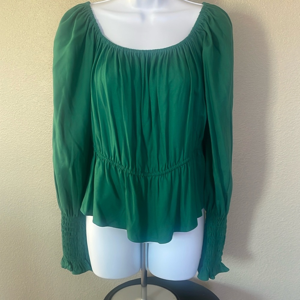 Green blouse with elastic sleeves on or off shoulder